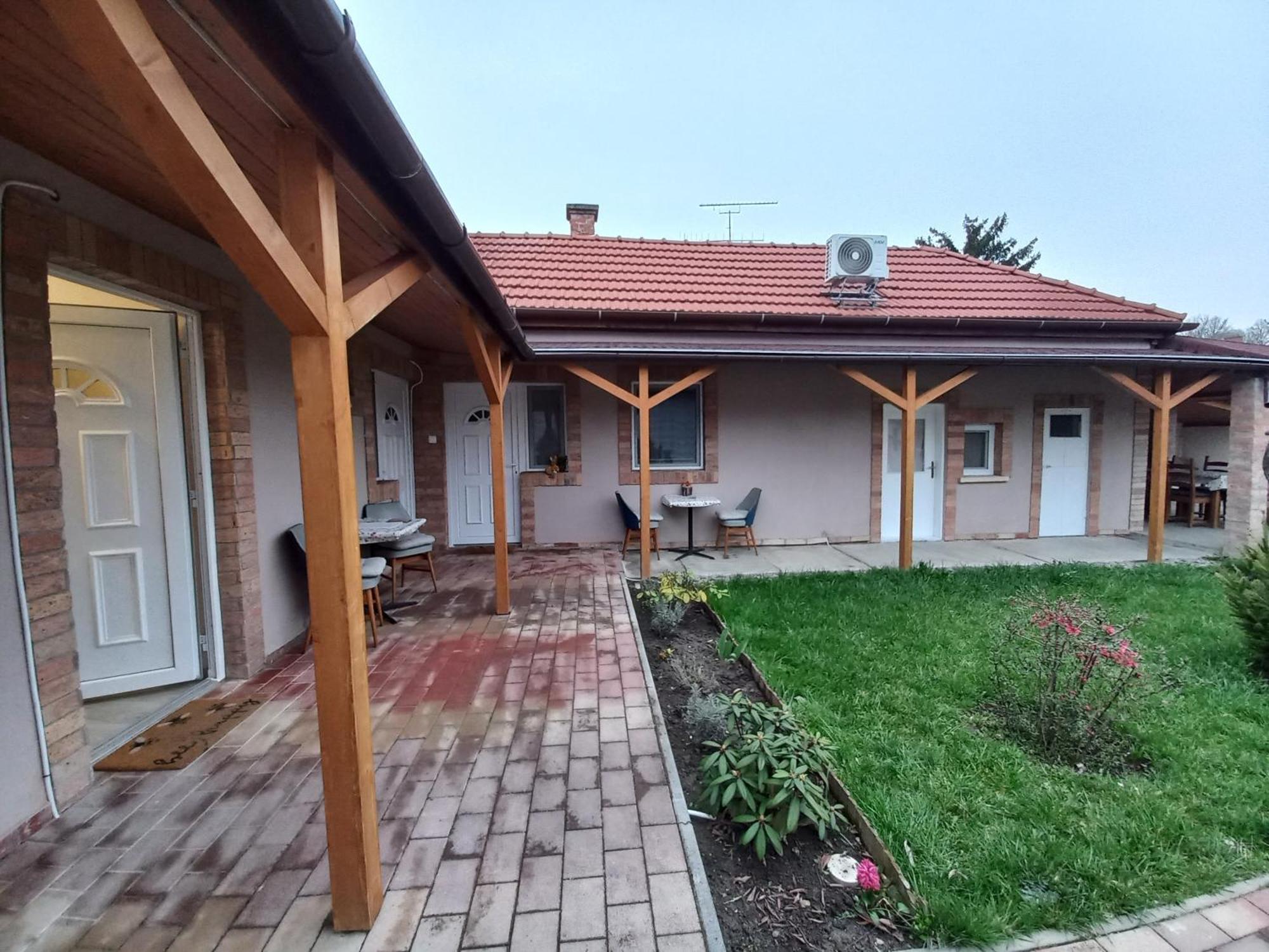 Ilona Apartman Дьюла Екстер'єр фото